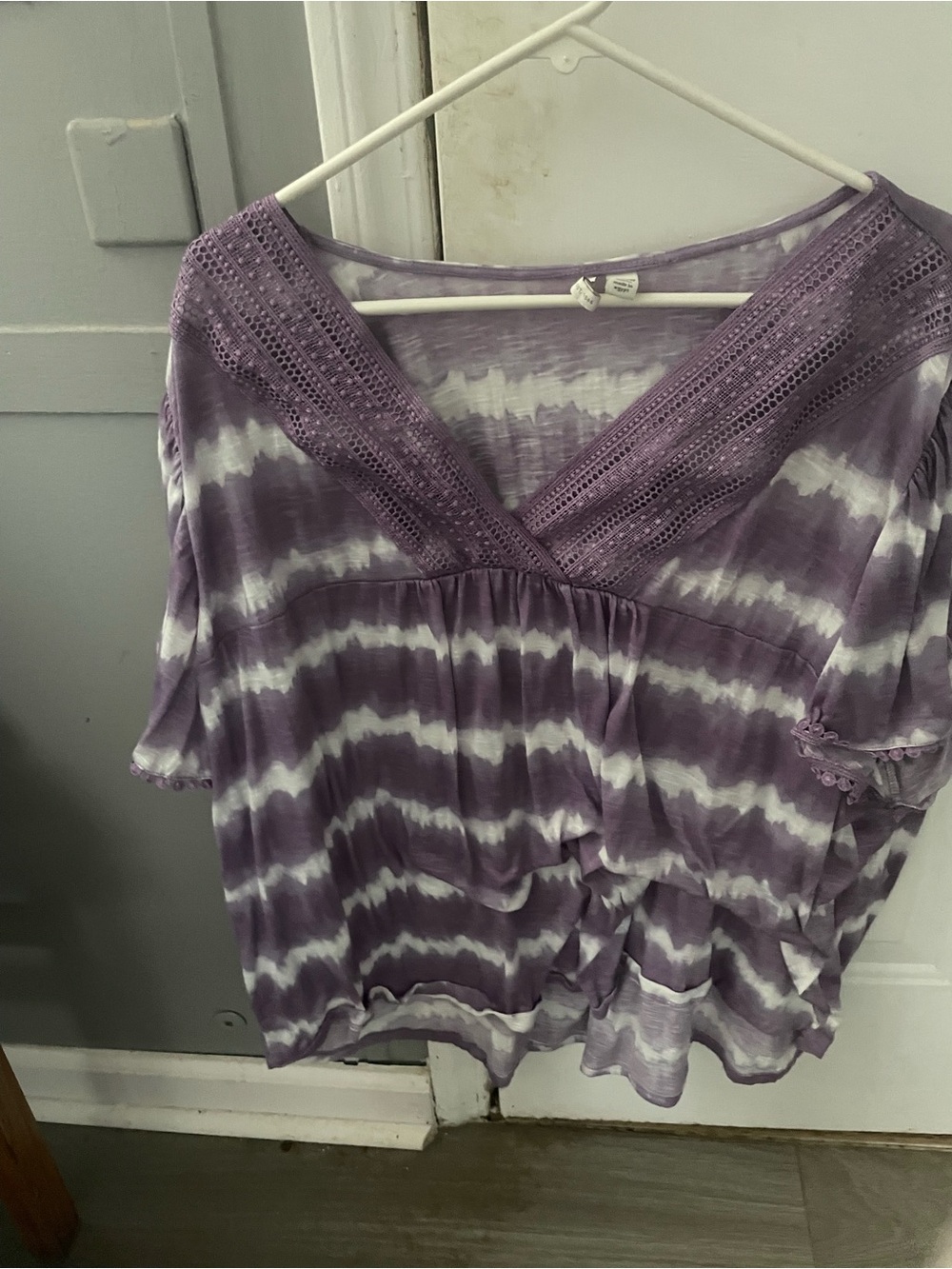 Old Navy Lavender and White Tie-Dye V-Neck Tunic with Lace Trim